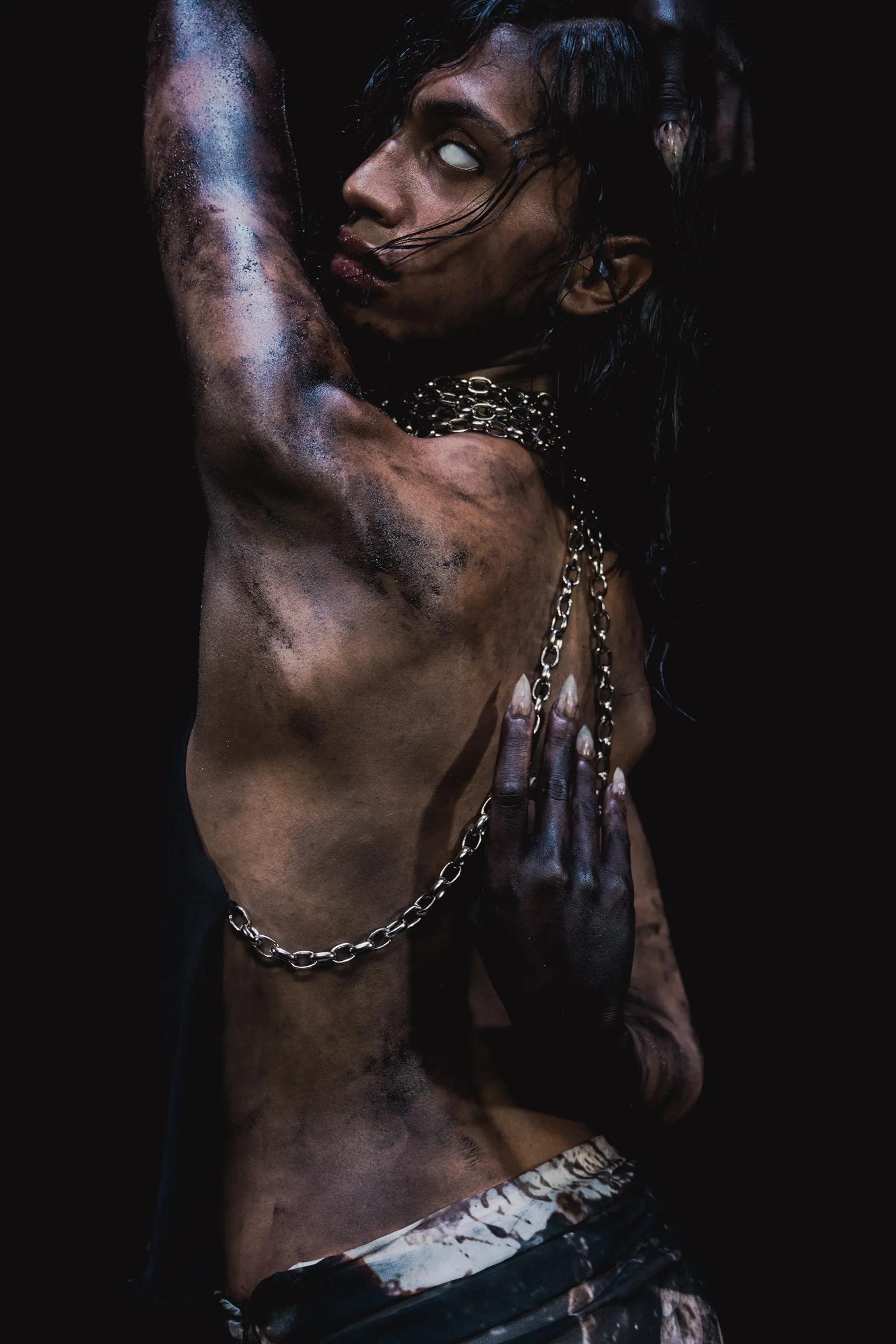 Editorial Monsoon Depths FW25 — sesión de moda editorial
